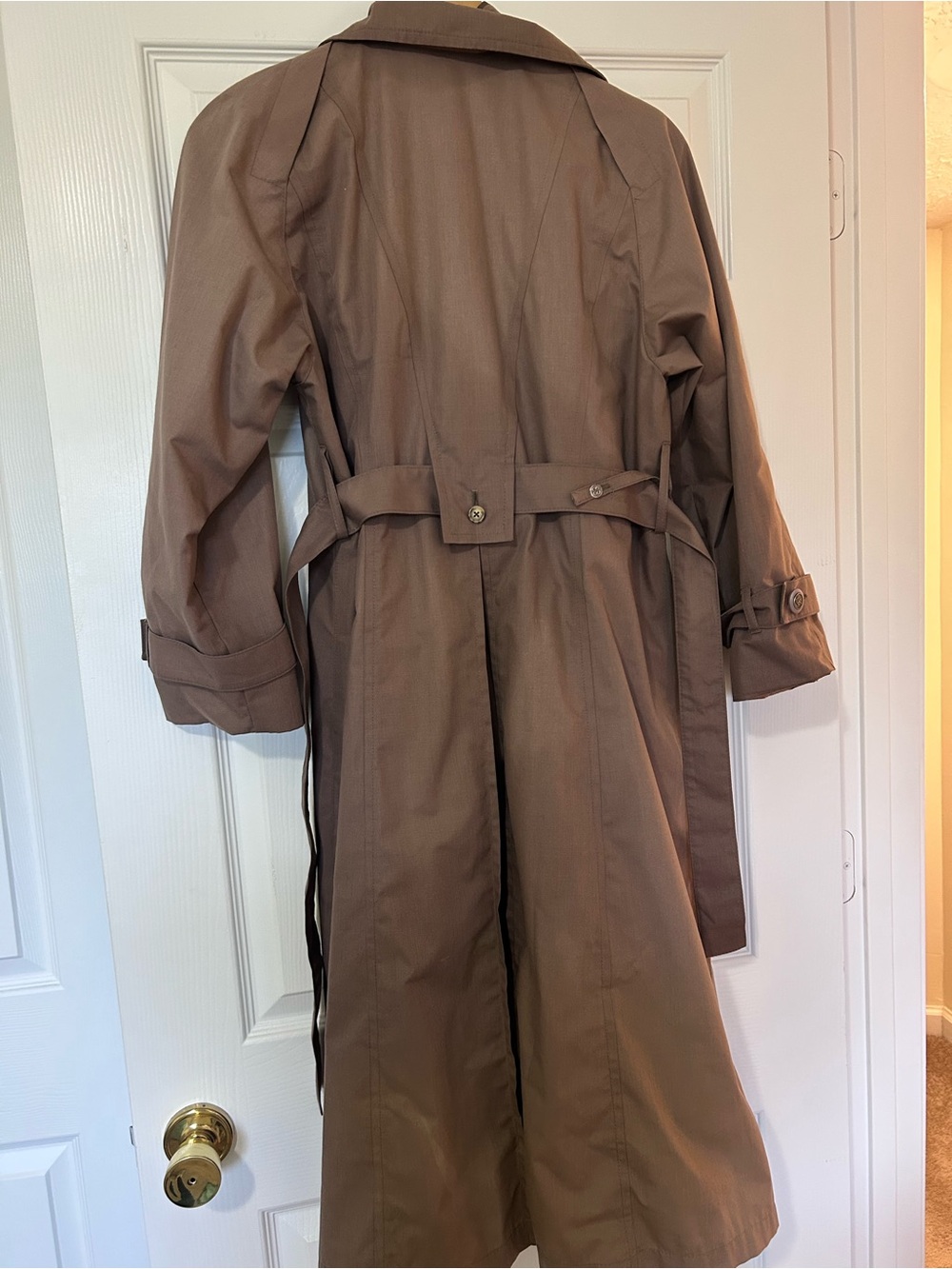 Vintage London Fog Brown Trenchcoat - Picture 5 of 9